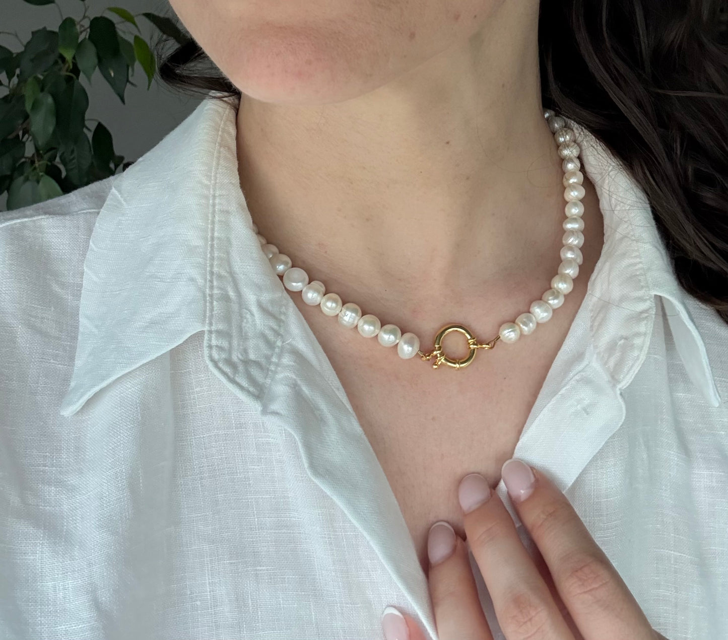 Pearl necklace with big clasp